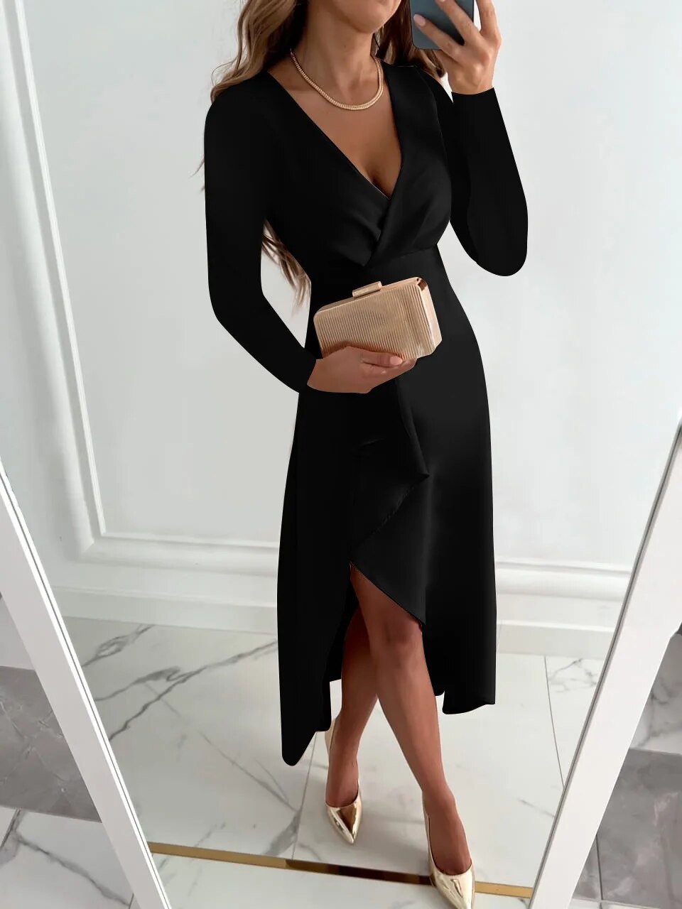 Women's dress with a V-neckline Midi - Slit