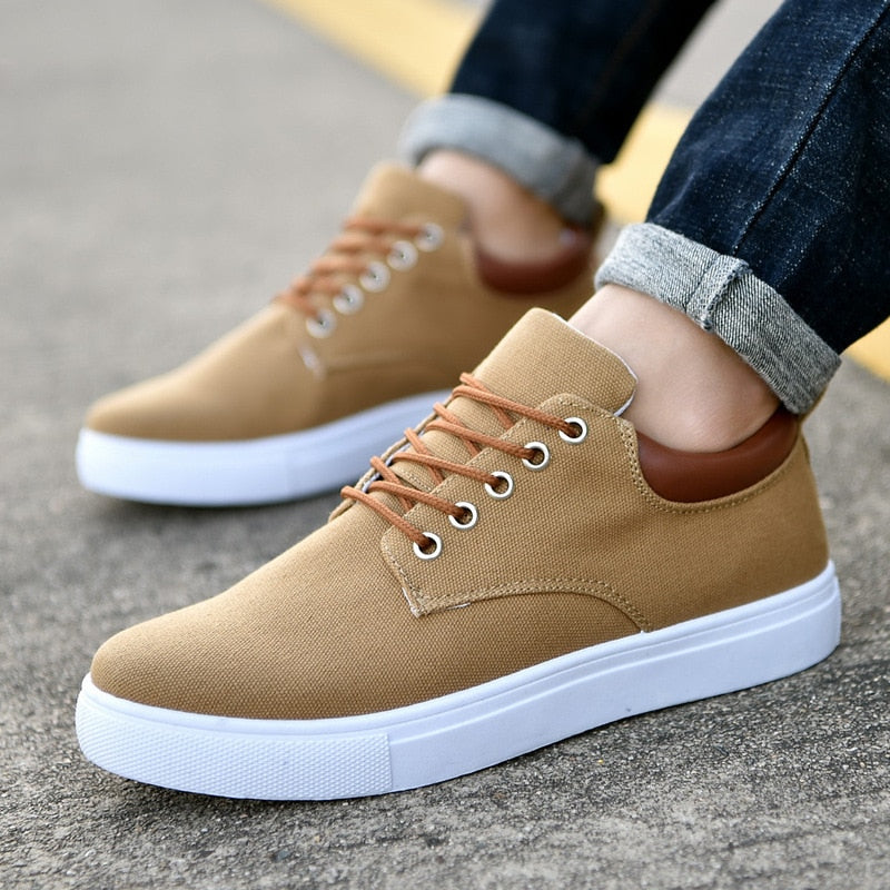 Men’s Casual Shoes - Lace-Up Design with Contrast Sole