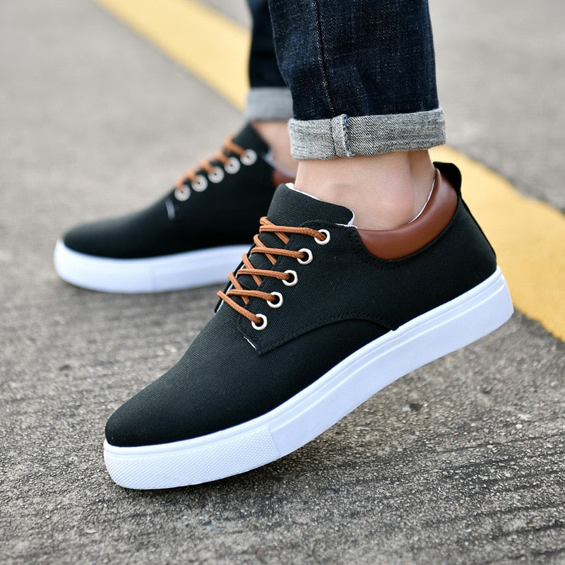 Men’s Casual Shoes - Lace-Up Design with Contrast Sole