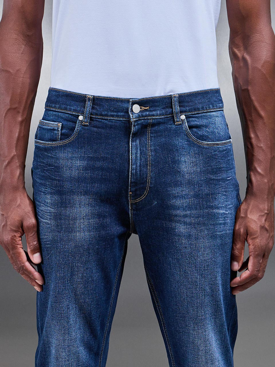 Men’s Jeans with Narrow Leg Cut in Dark Wash
