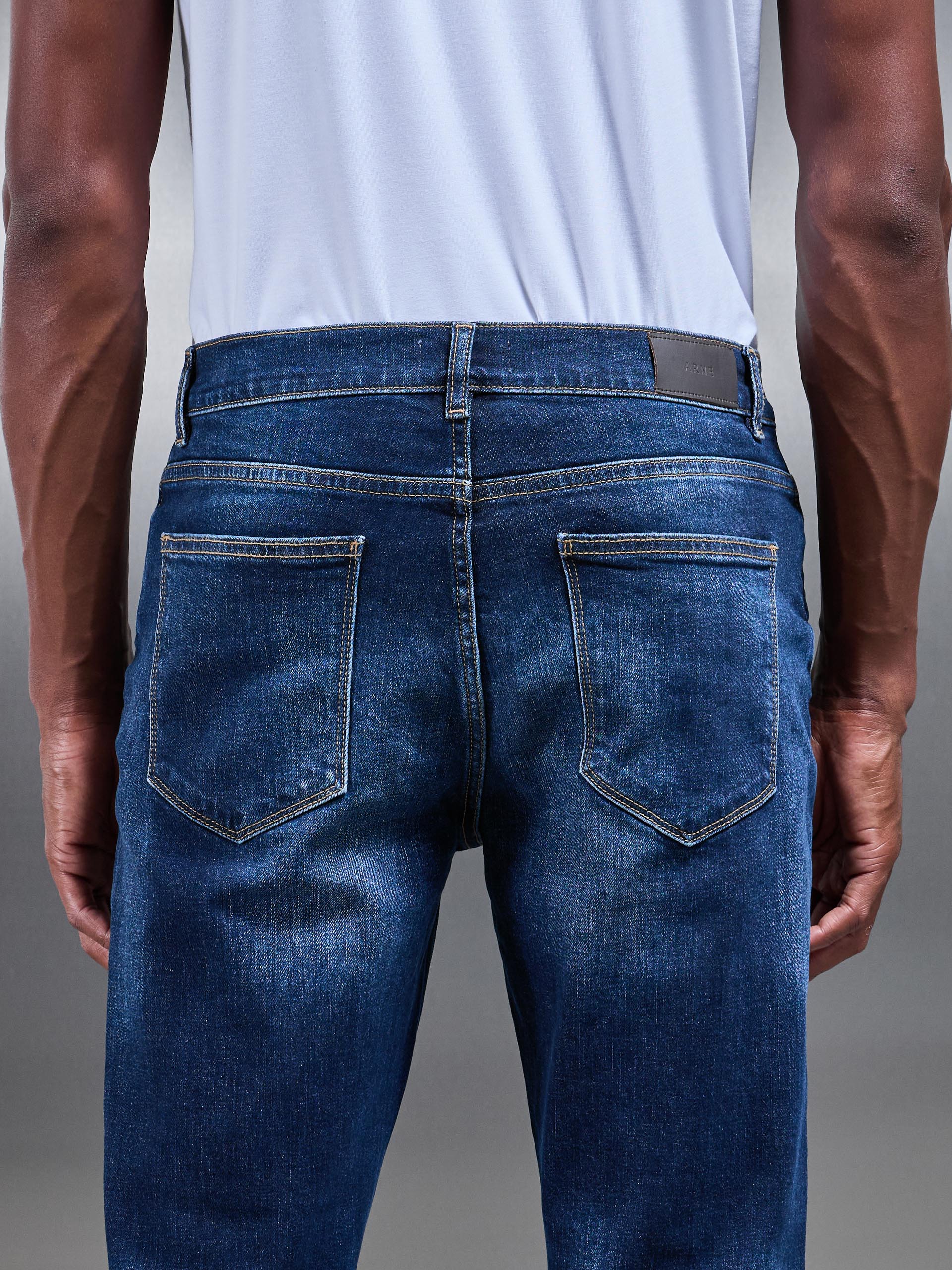 Men’s Jeans with Narrow Leg Cut in Dark Wash