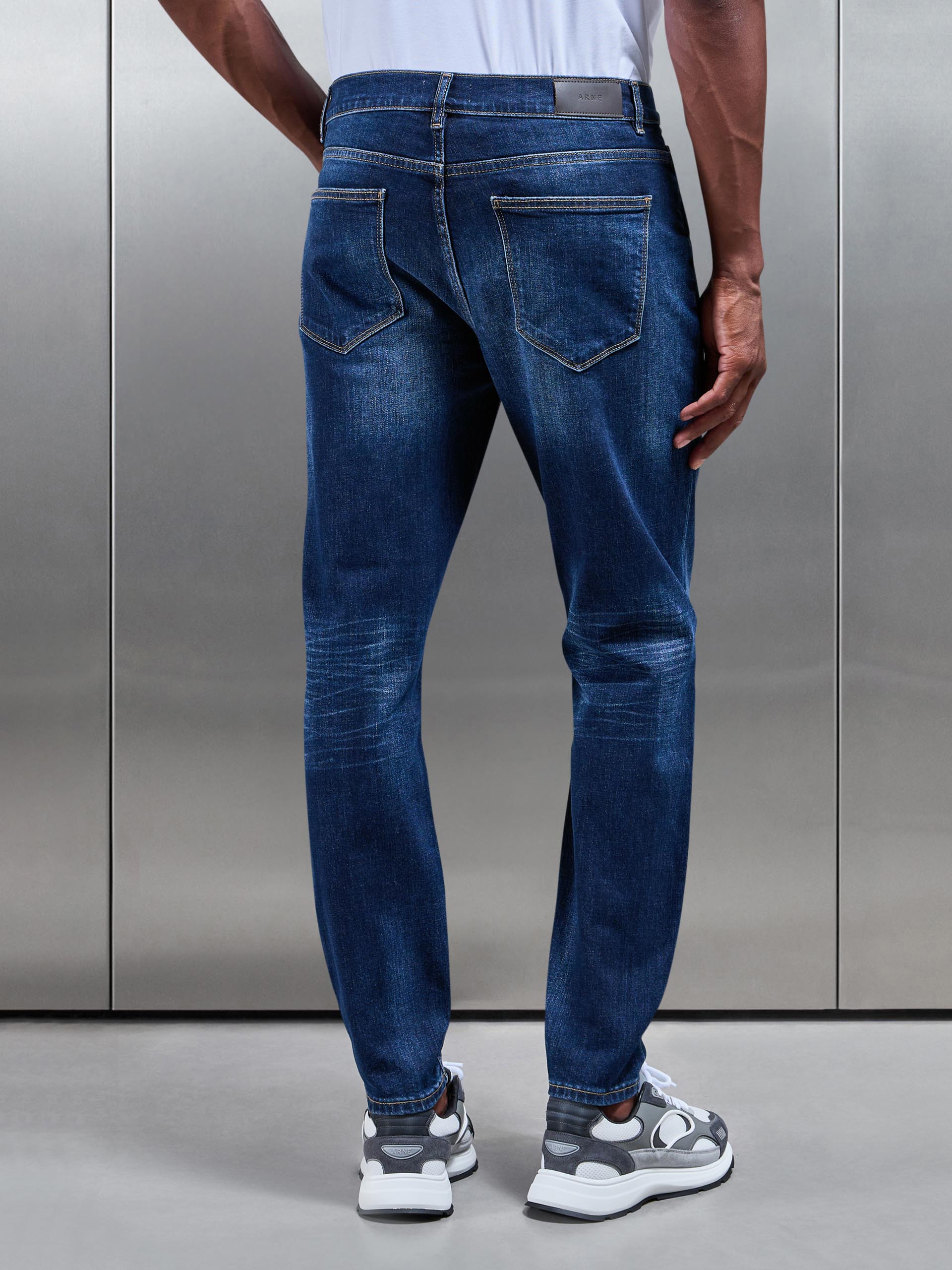 Men’s Jeans with Narrow Leg Cut in Dark Wash