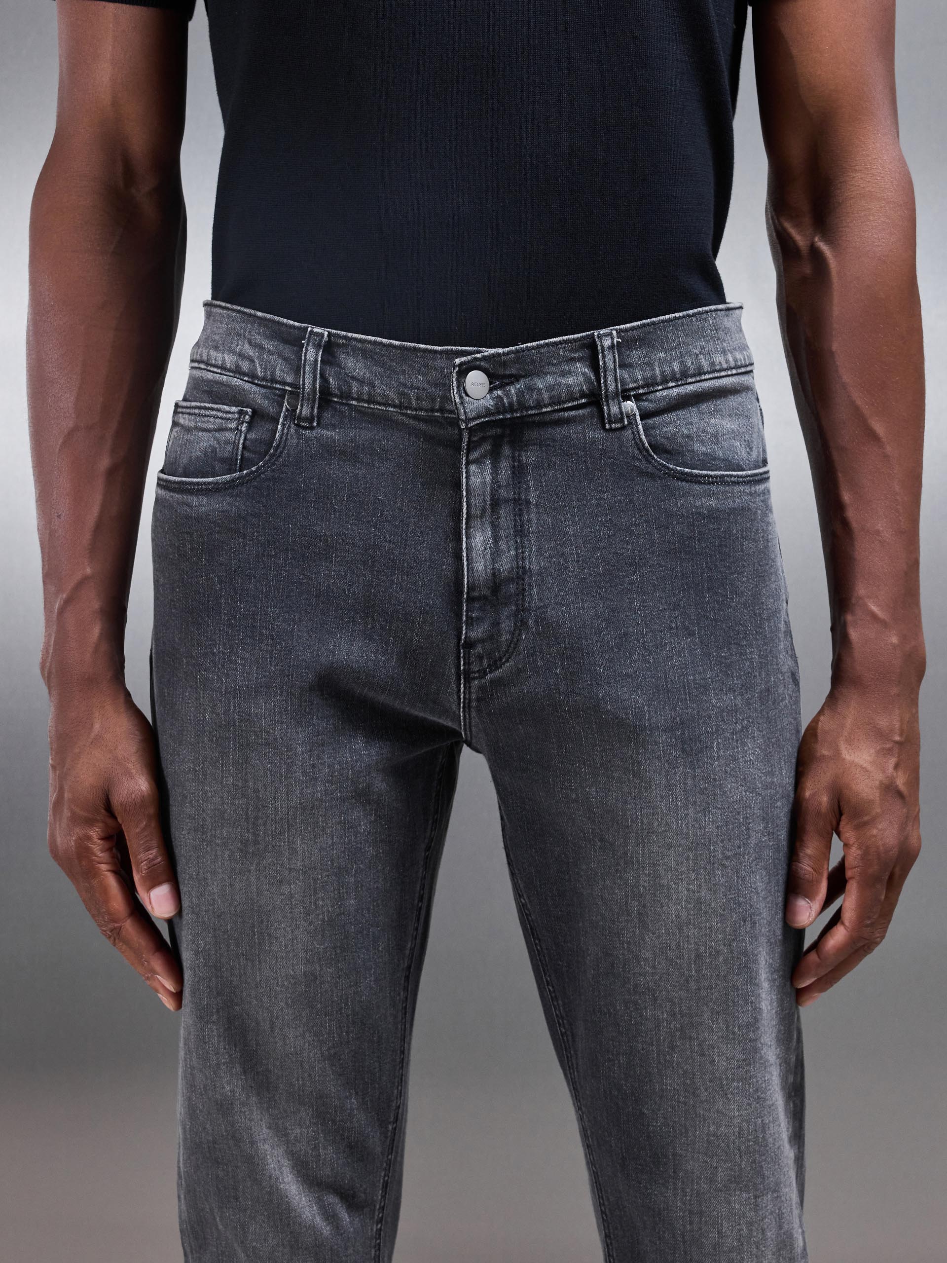 Men’s Jeans in Narrow Leg Cut - Gray Wash