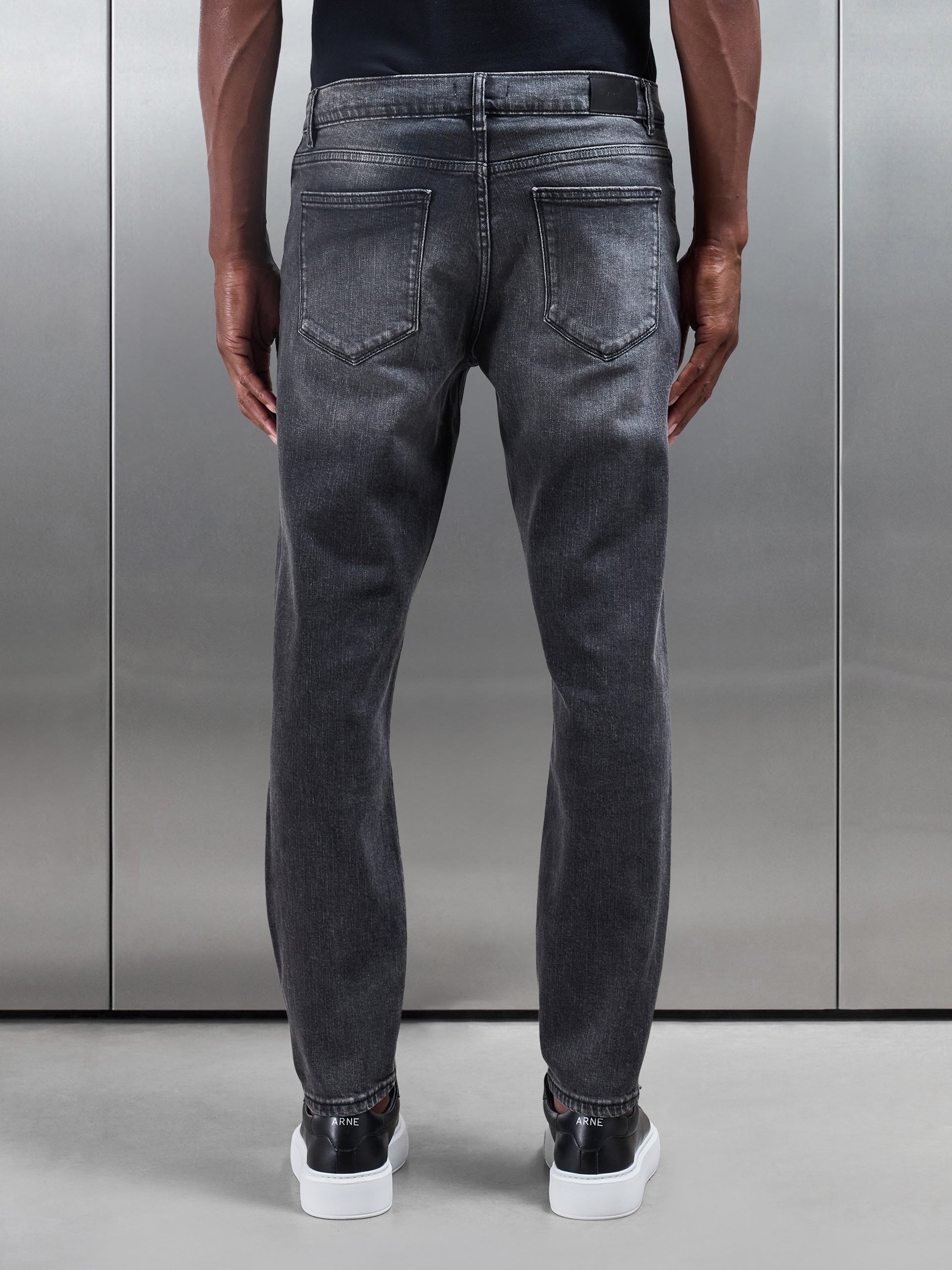 Men’s Jeans in Narrow Leg Cut - Gray Wash