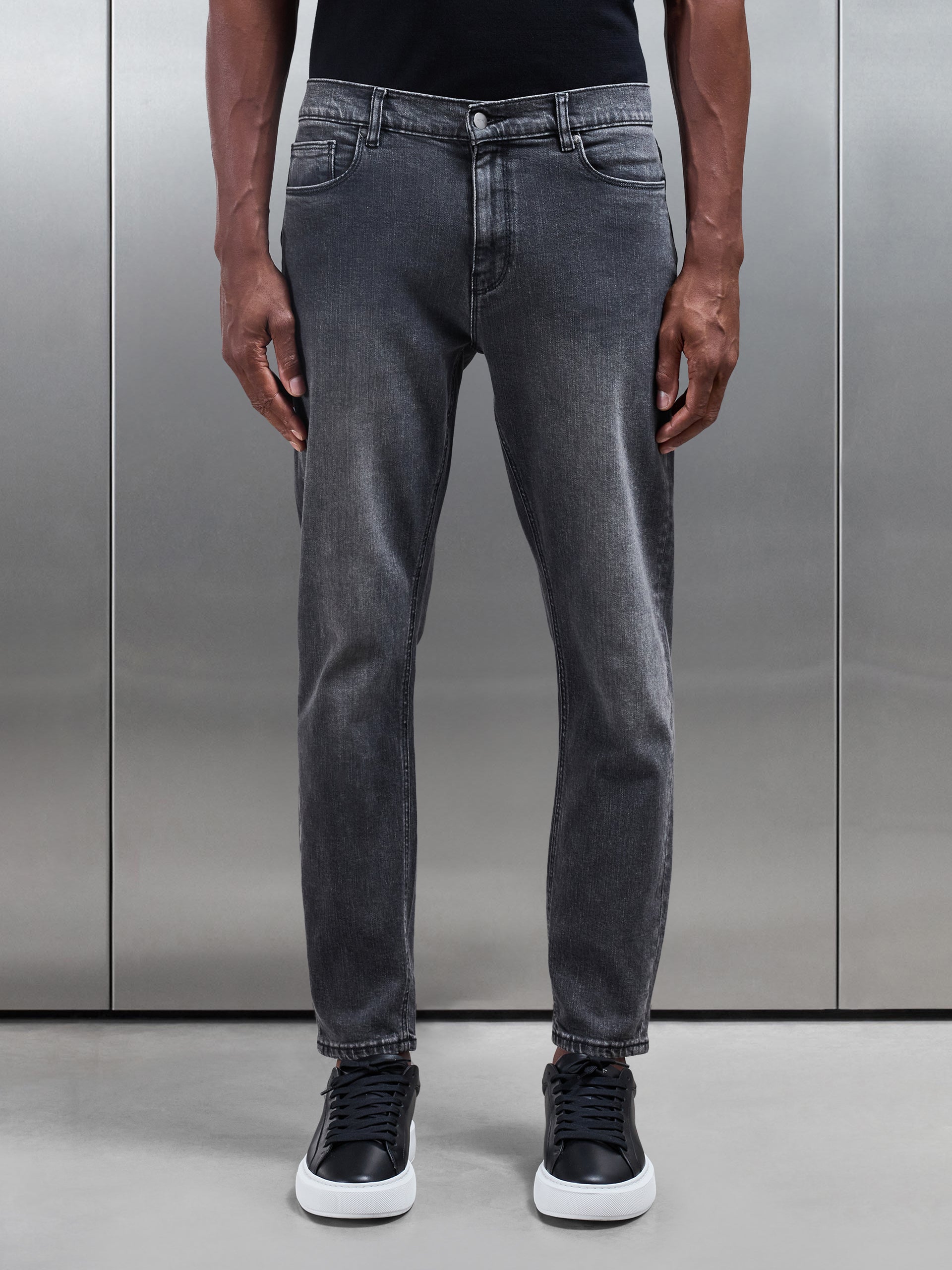 Men’s Jeans in Narrow Leg Cut - Gray Wash