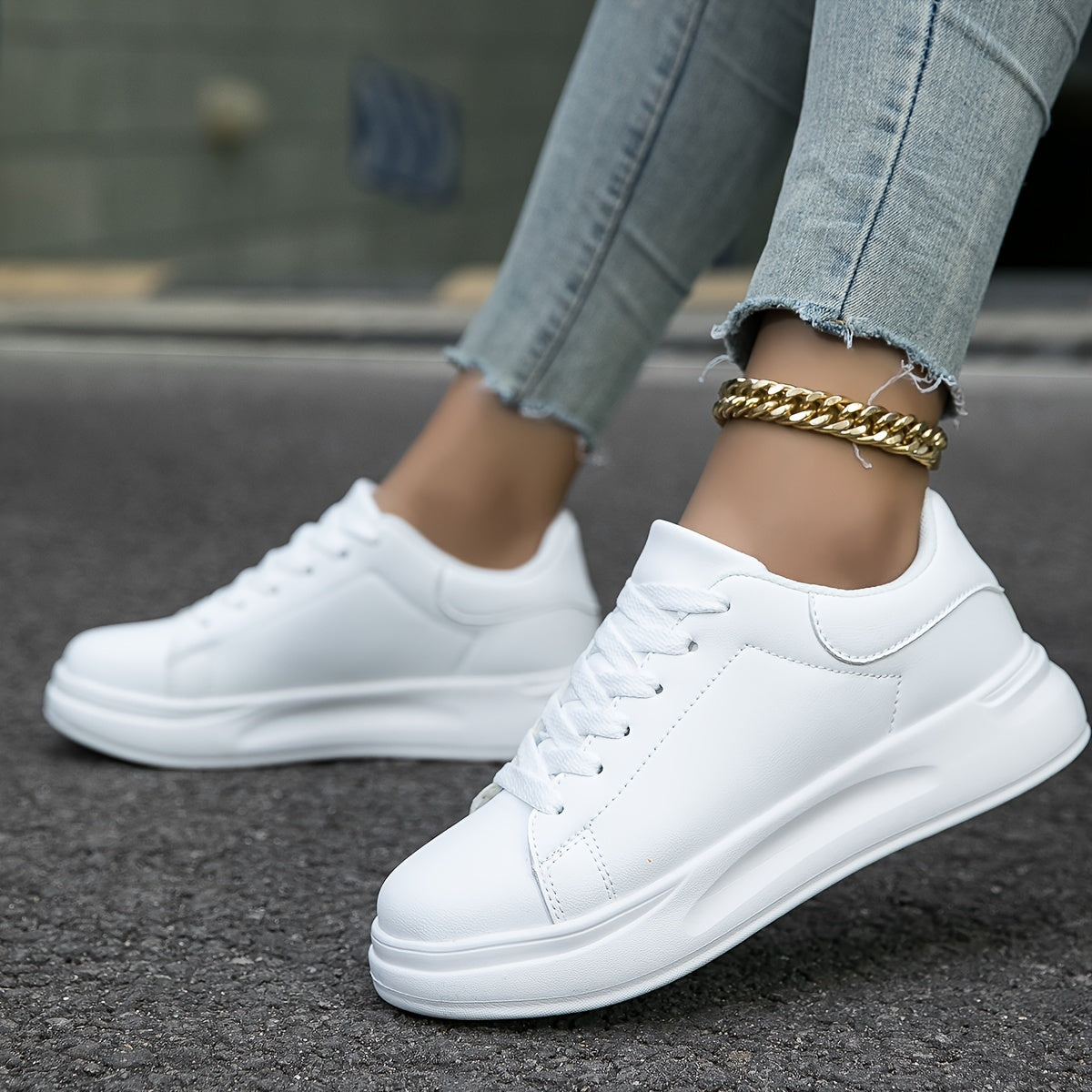 Women’s White Low-Top Shoes – Lace-Up Everyday Footwear