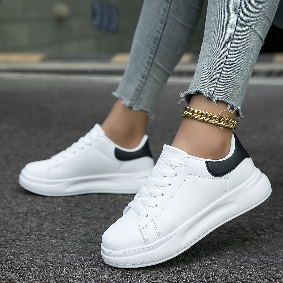Women’s White Low-Top Shoes – Lace-Up Everyday Footwear