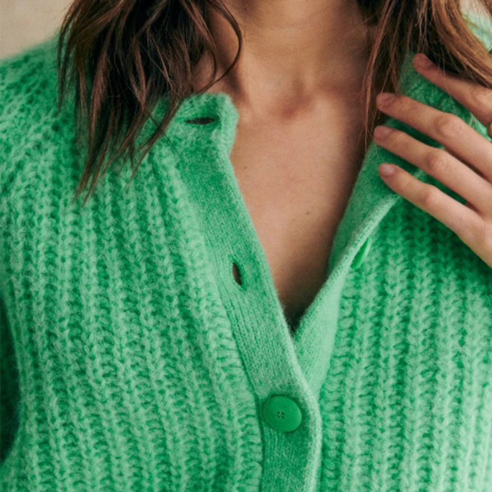 Serene – Dames Gebreid Wintervest met Knopdetails