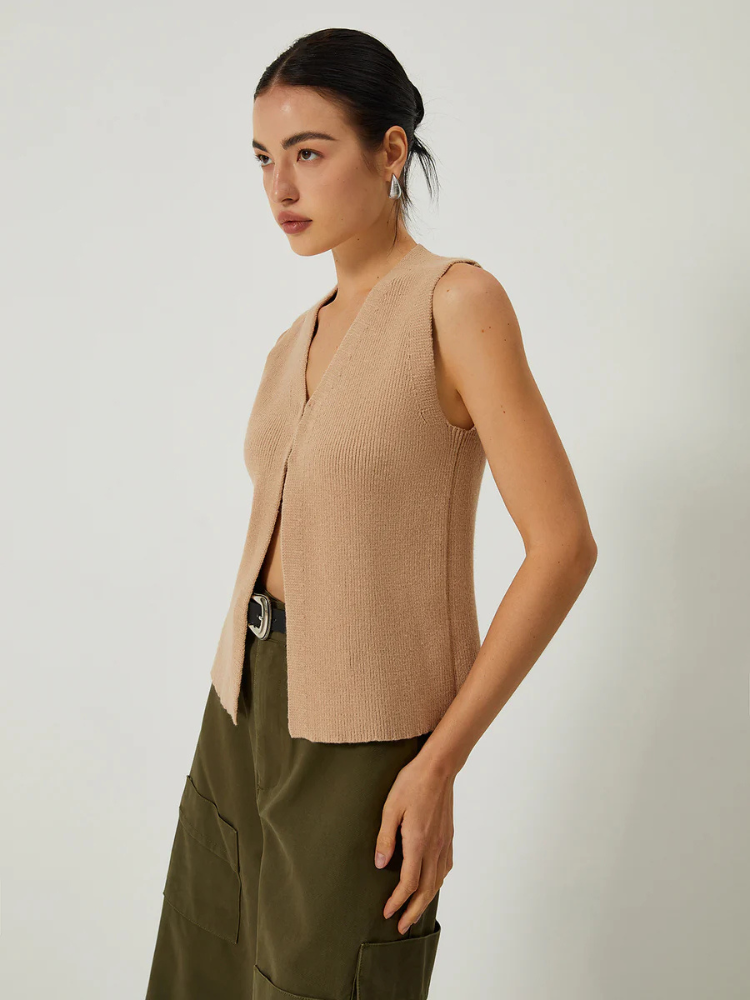 Maven | Women’s Sweater Vest | Ribbed Character Knit
