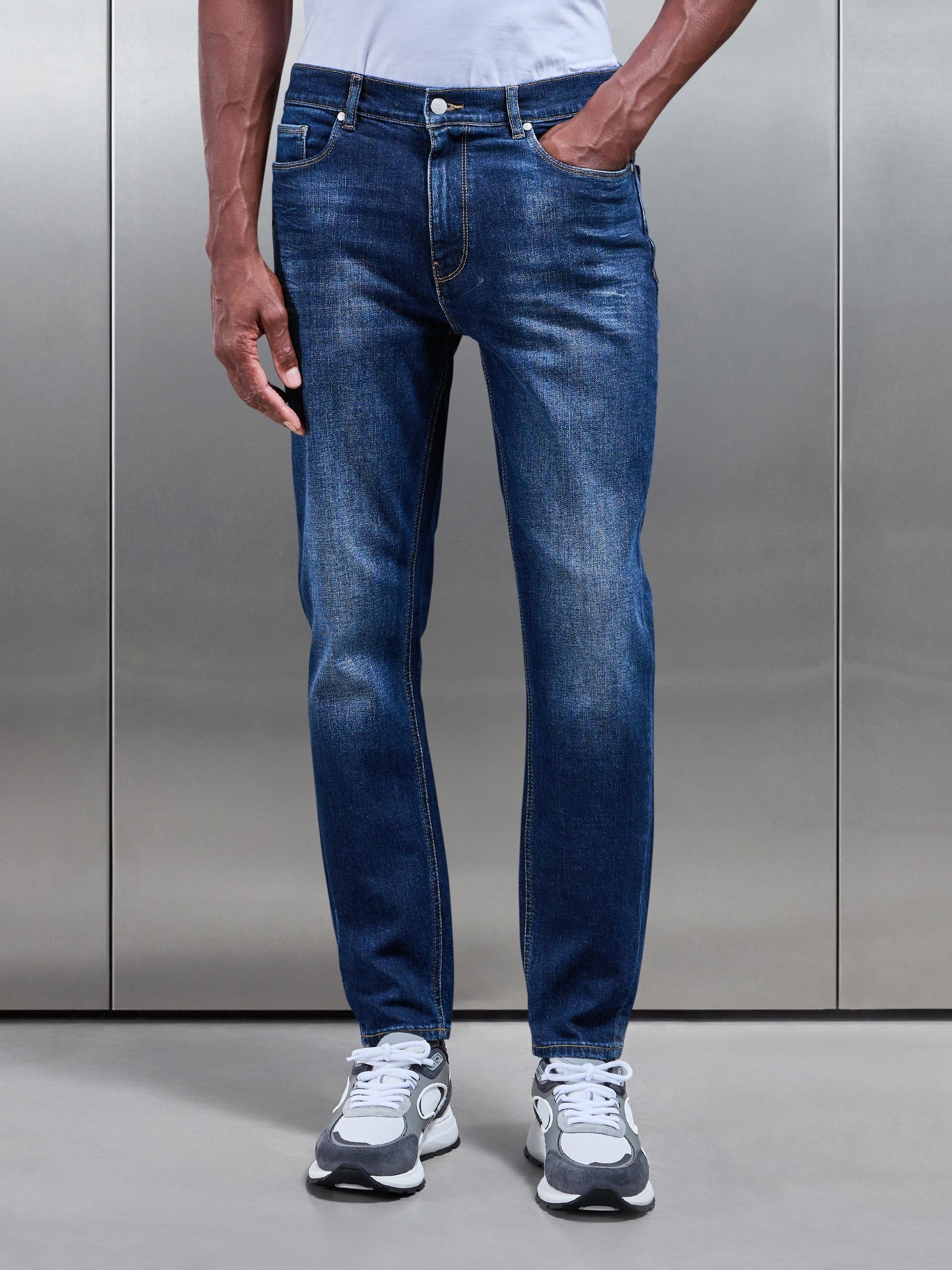 Men’s Jeans with Narrow Leg Cut in Dark Wash