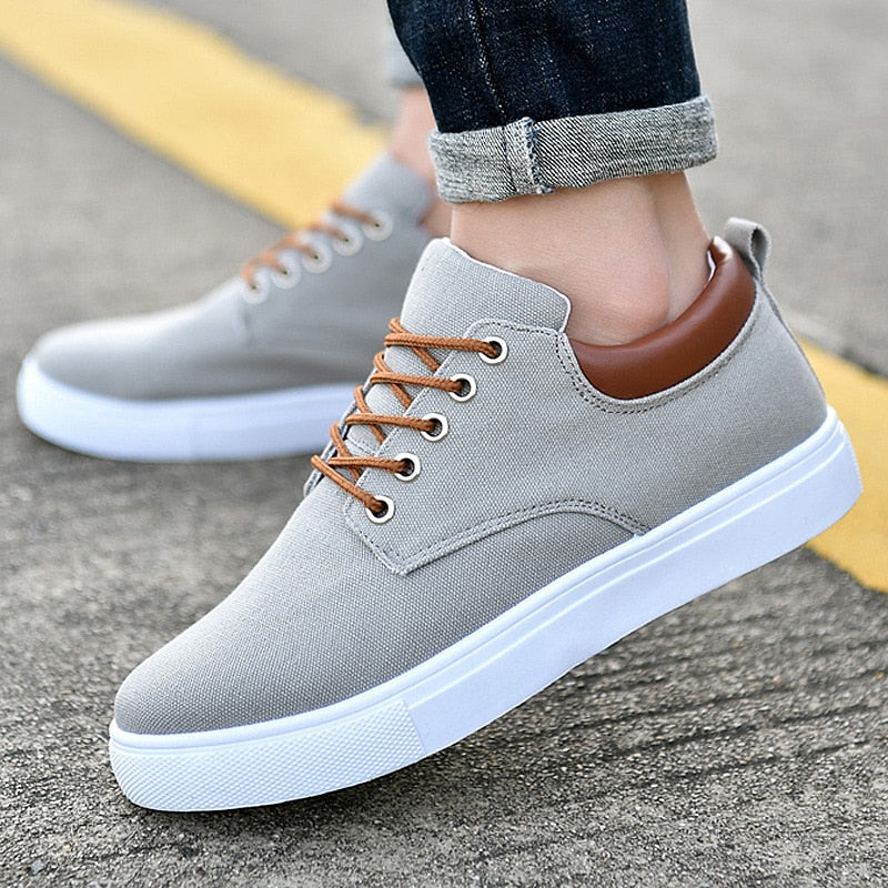 Men’s Casual Shoes - Lace-Up Design with Contrast Sole